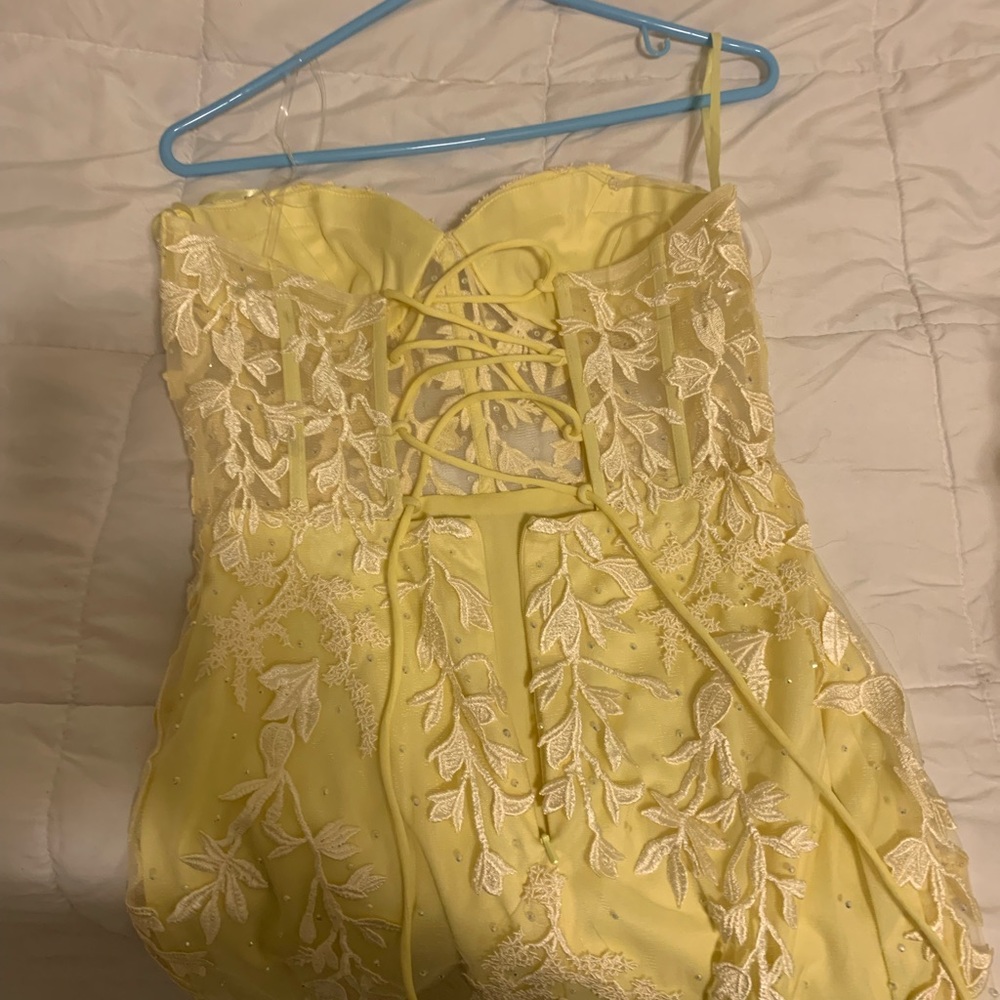 Yellow semi formal dress... new without tags